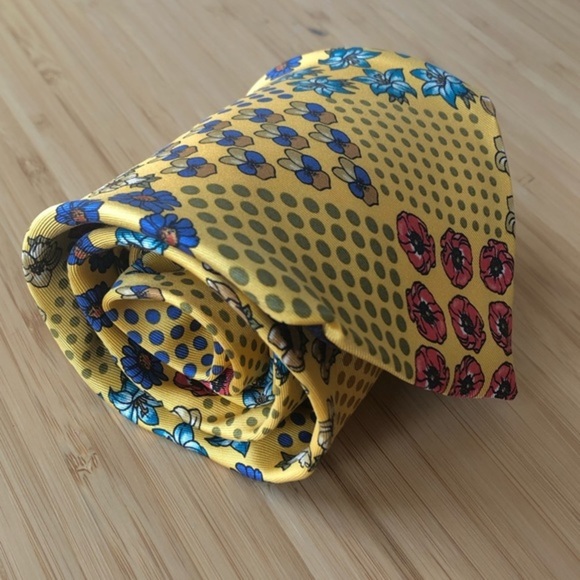 Escada Beautiful Silk Tie In Yellow & Floral Color - Picture 2 of 6
